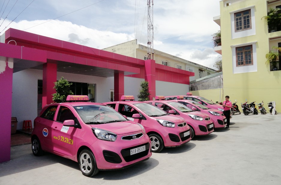 quảng cáo taxi hoàng anh