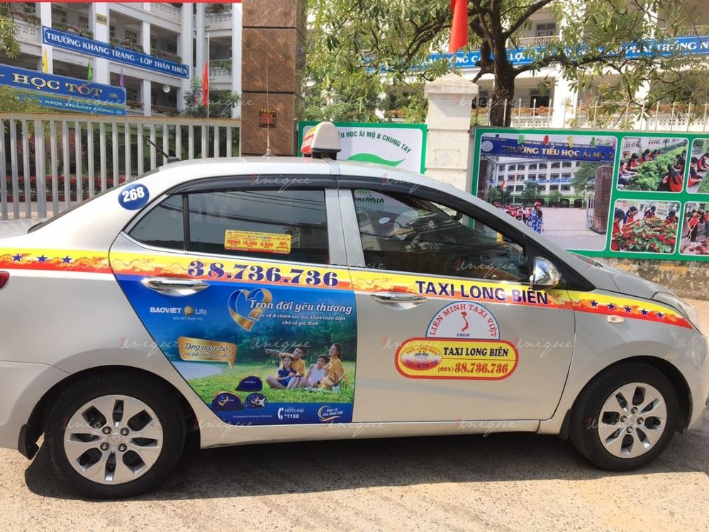 Bảo Việt quảng cáo trên xe taxi Long Biên